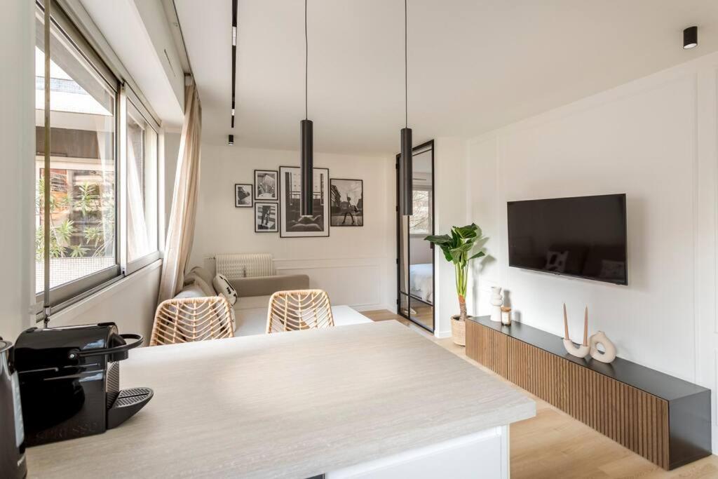 Luxurious 3 Min Walk From Eiffel Tower Διαμέρισμα Παρίσι Εξωτερικό φωτογραφία